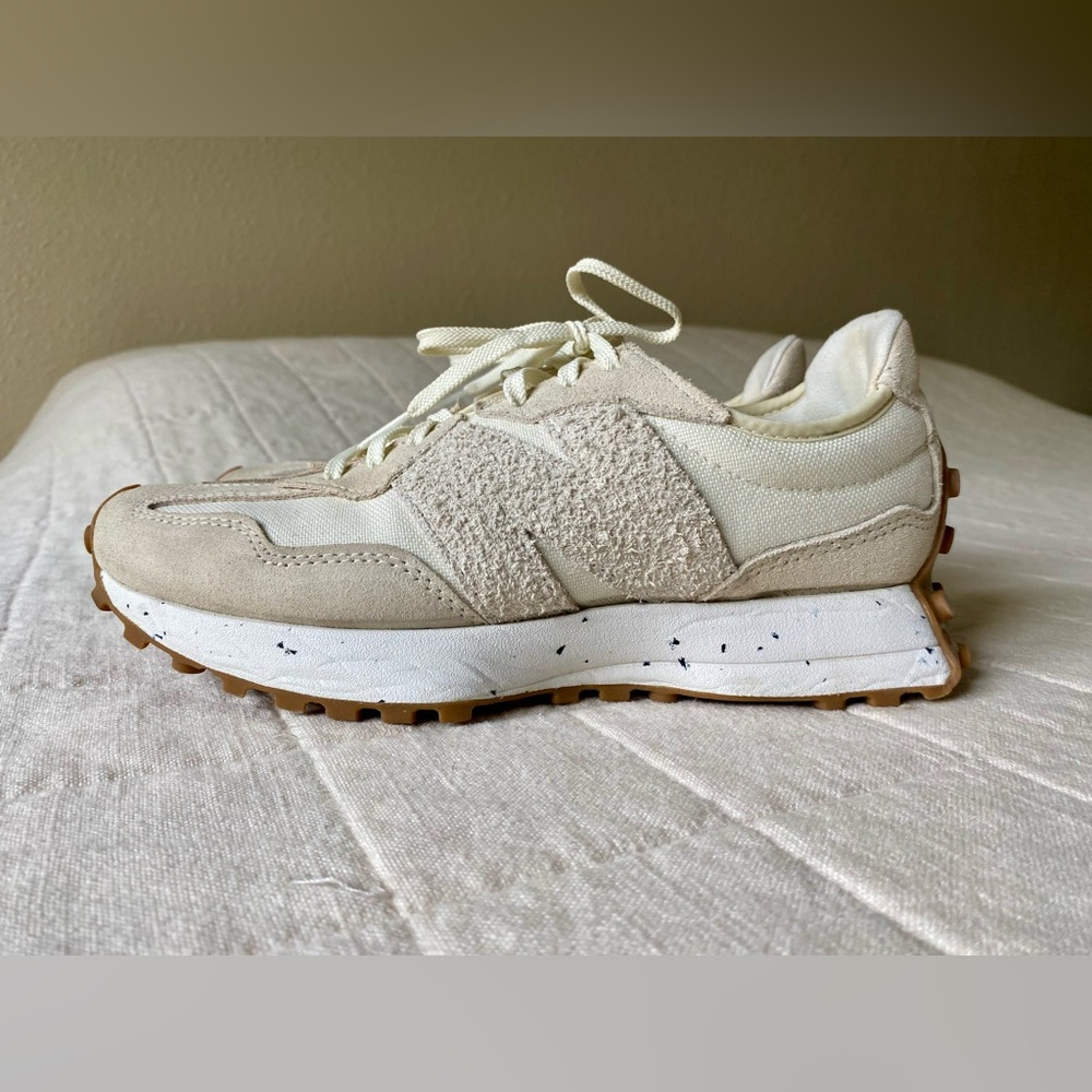 New Balance 327 Sneakers